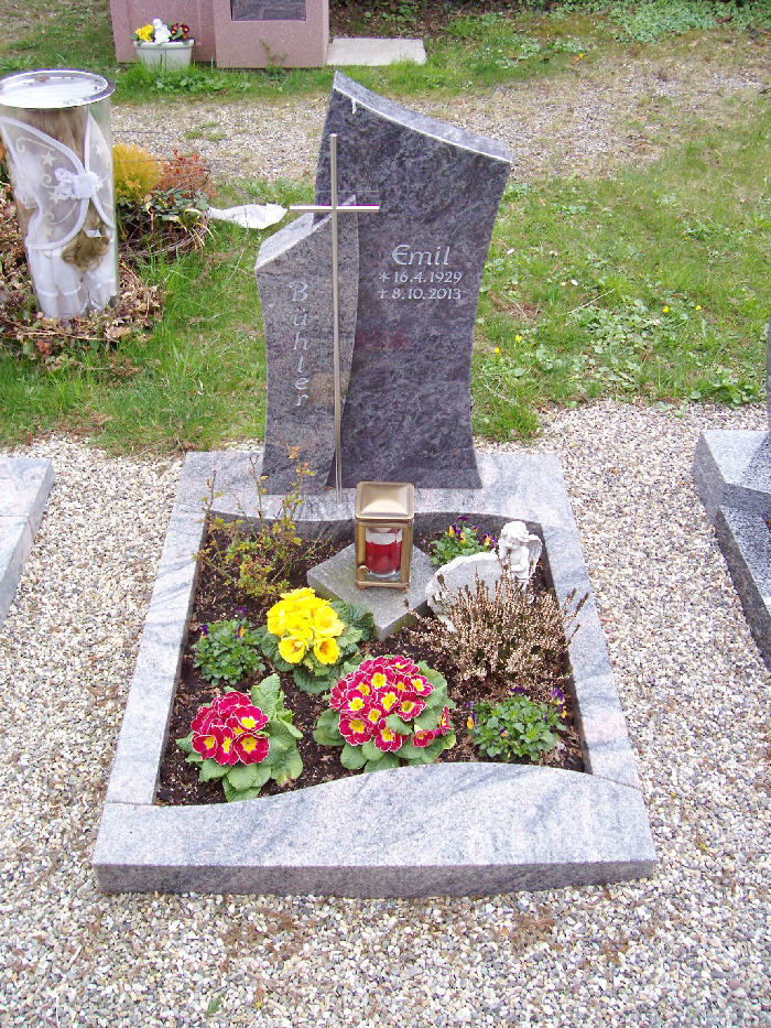 Grab auf dem Friedhof in Ottoschwanden